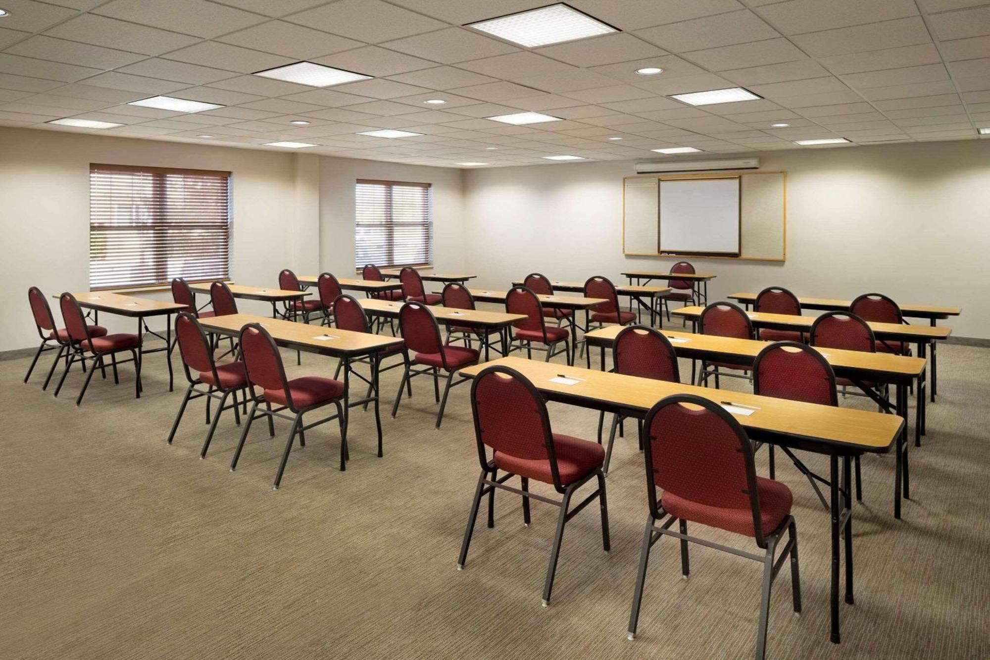 Country Inn & Suites By Radisson, Louisville East, Ky Buitenkant foto