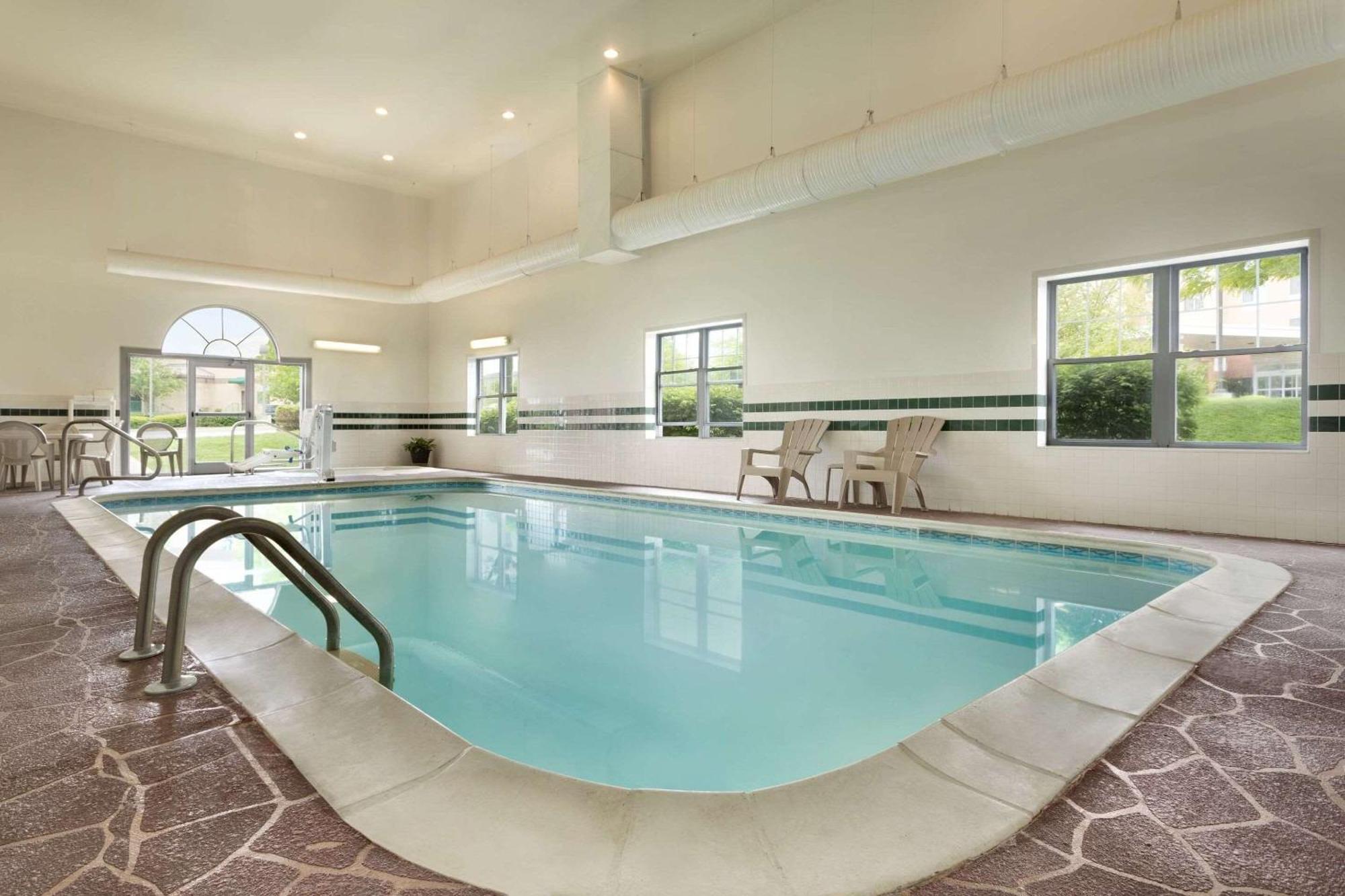 Country Inn & Suites By Radisson, Louisville East, Ky Buitenkant foto